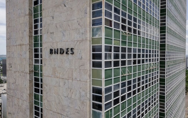 Governo cria projeto para BNDES voltar a financiar obras no exterior