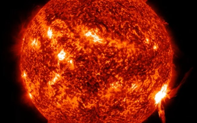 Tempestade solar pode afetar internet mundial em 2024; entenda
