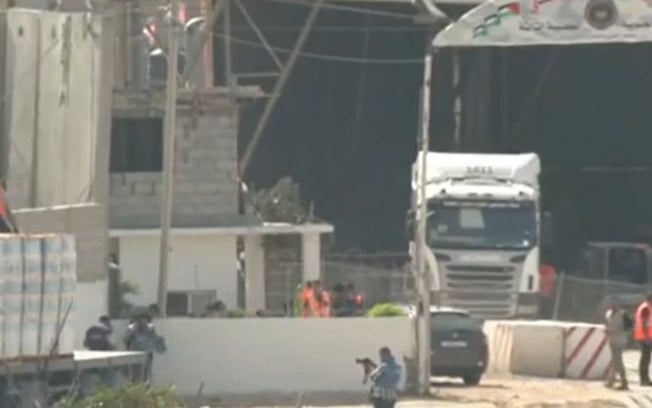 Trégua Israel-Hamas: comboio humanitário segue para o norte de Gaza