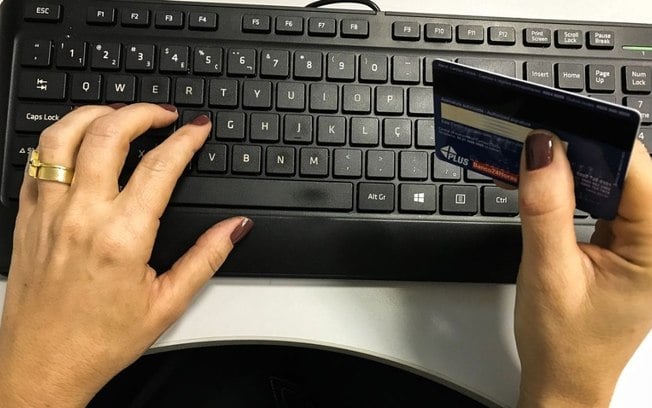 Lojas aumentam preços às vésperas da Black Friday, mostra levantamento